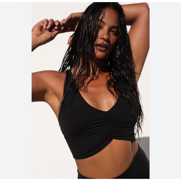 ALO Yoga Other - Alo yoga black razorback wild thing athletic sports bra
